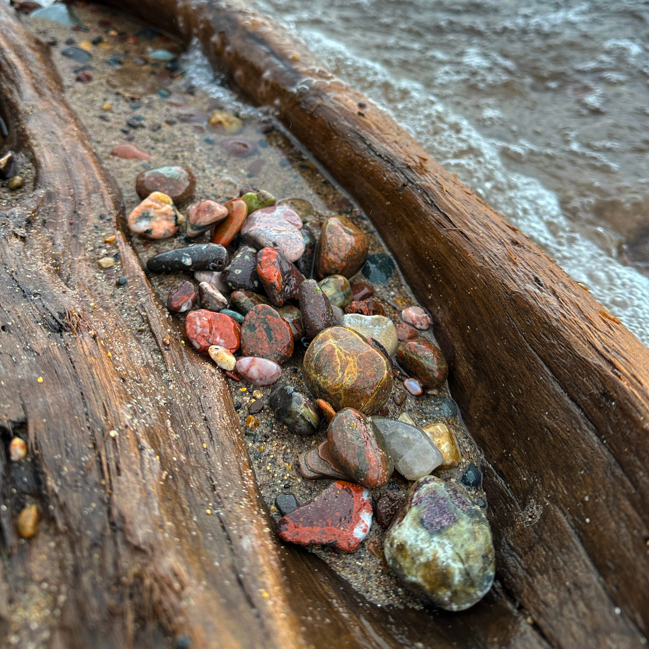 rocks in lake superior beach